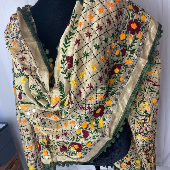 Shawl Green Pom Pom Long Raw Silk Handmade Phulkari dupatta mirror and thread - Picture 4 of 7